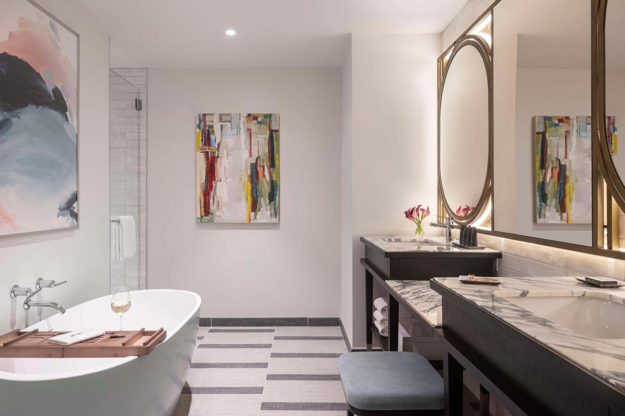 Hyatt Centric Downtown Hotel 5*